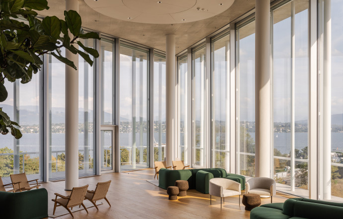 Herzog & de Meuron ont signé, sur les bords du lac Léman, un paquebot de verre.