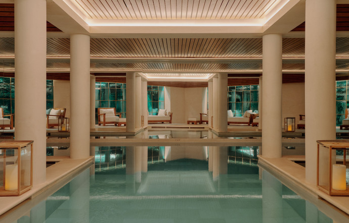 Le spa offre un environnement calme où se relaxer après une journée sur les pistes.