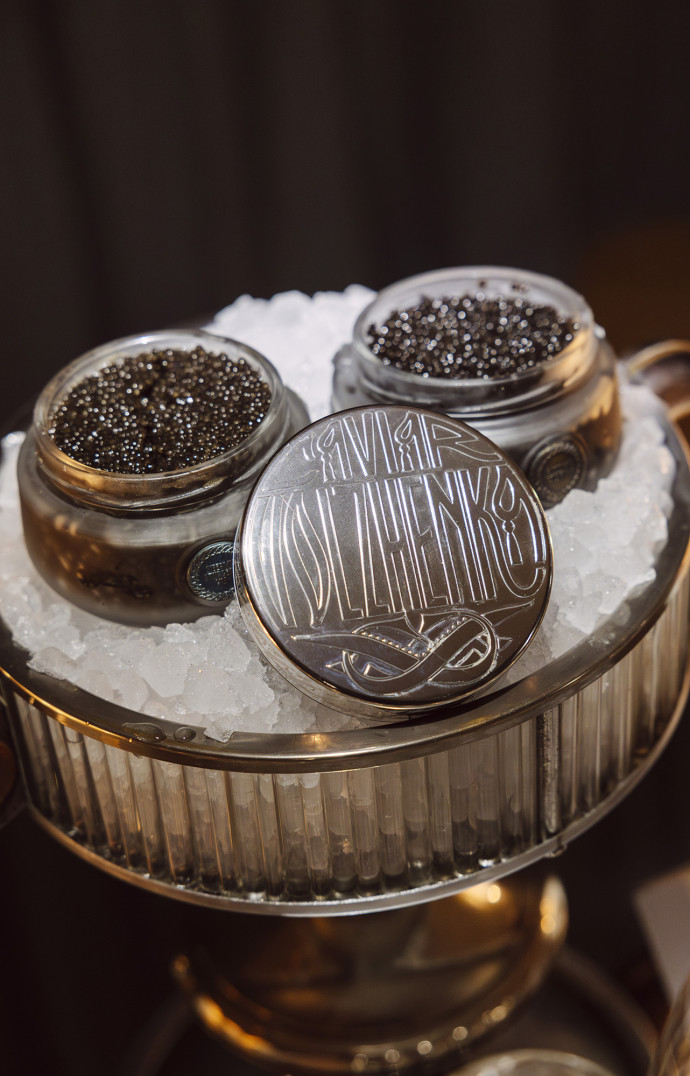 Caviar Beluga, 50g, 550 euros. Volzhenka.