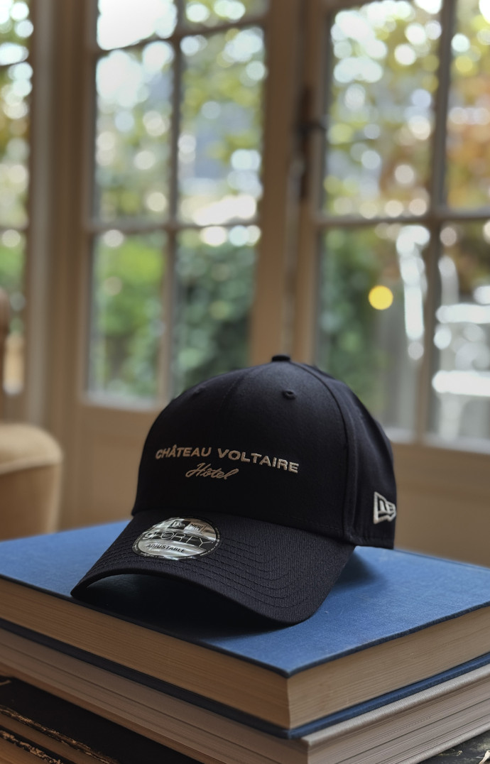 Casquette Château Voltaire x New Era, 90 euros. Château Voltaire.