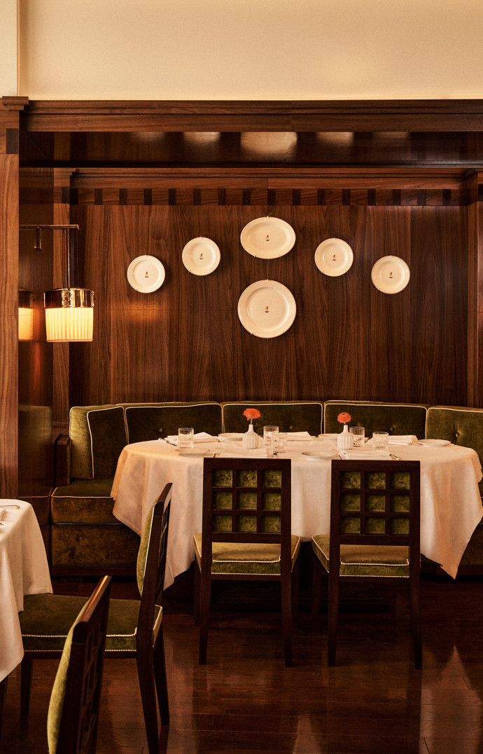 Chic milanais, caractère new yorkais et élégance toute parisienne : Sant Ambroeus va beaucoup faire parler de lui.