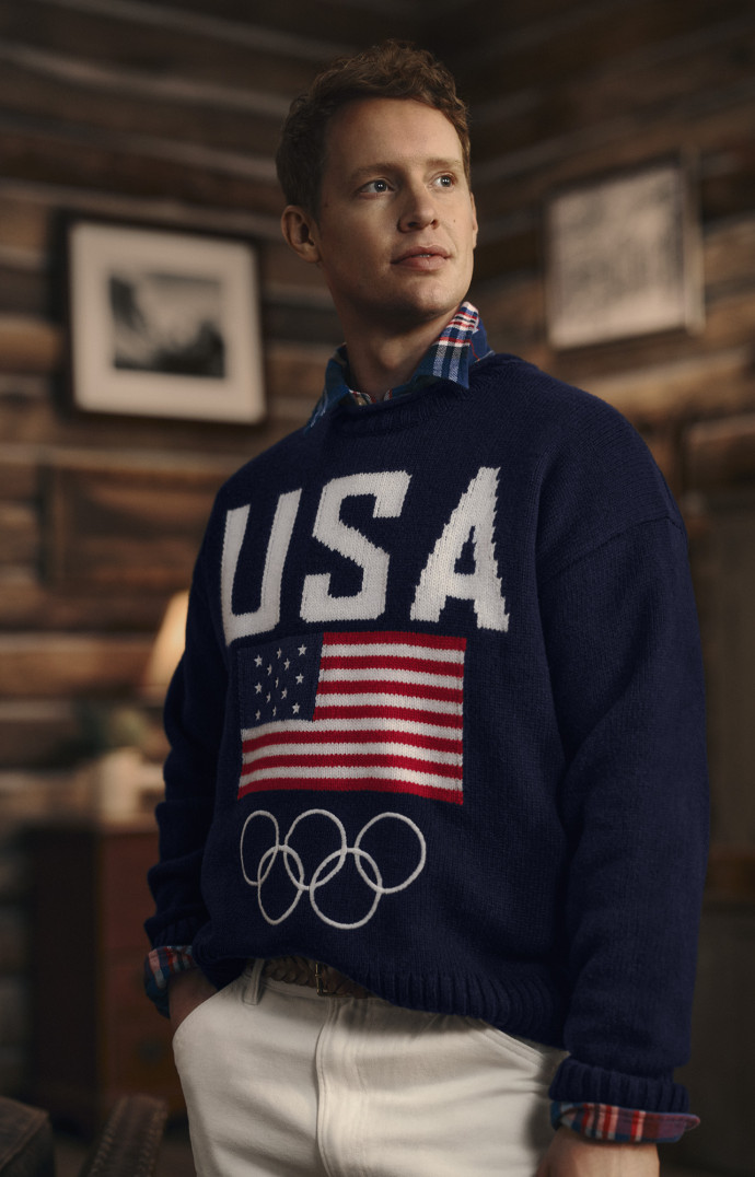 Patineur artistique américain Evan Bates prête son image à la campagne Ralph Lauren.