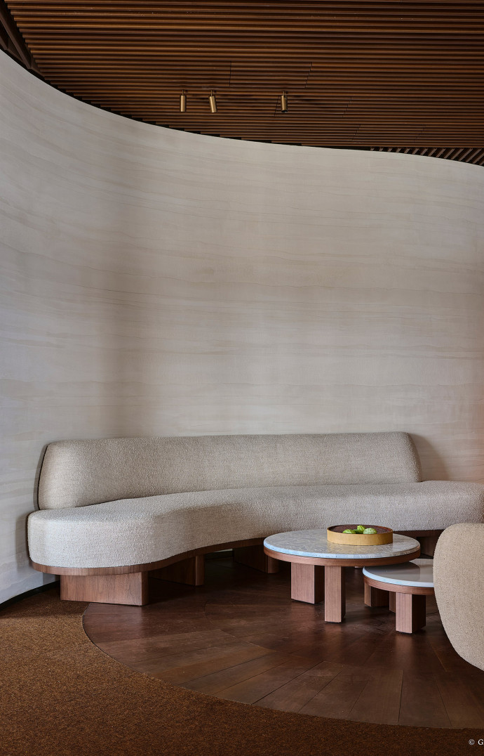 L’architecture d’intérieur de Rodolphe Parente donne aux clients de la banque une impression d’être (presque) à la maison.