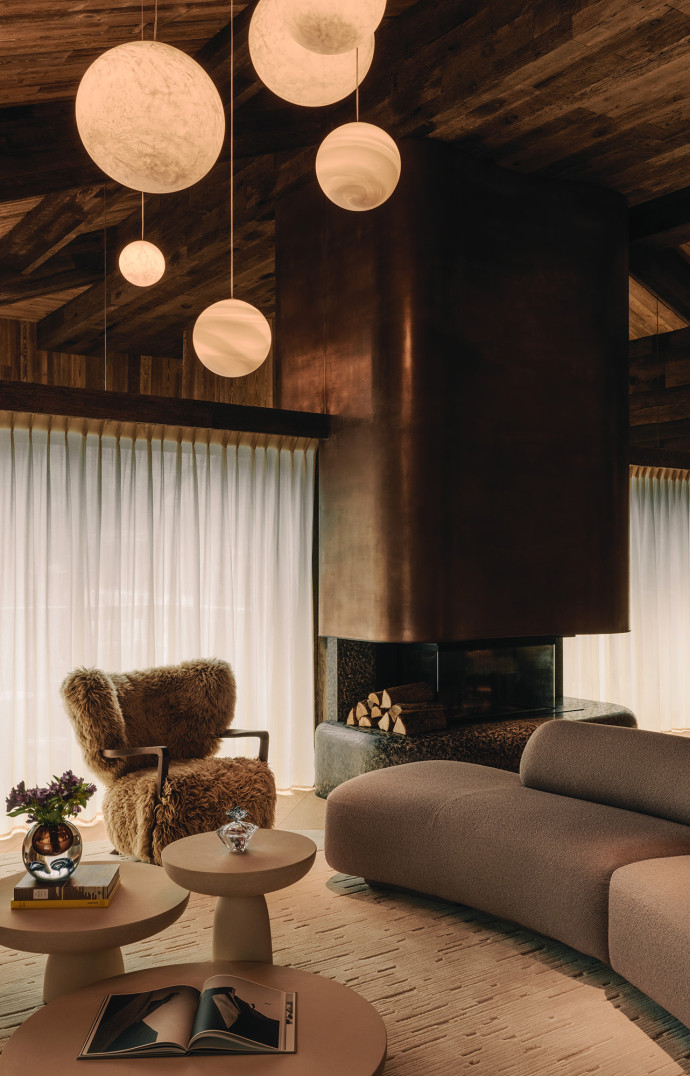 À partir de 2 300 € la nuit (bed & breakfast).