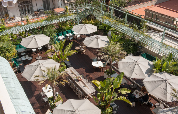 N&rsquo;oublions pas l&rsquo;impressionnante terrasse arborée qui donne aux petits-déjeuners un goût d&rsquo;ailleurs.