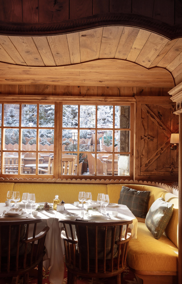 Loulou à Courchevel se cache dans les murs de l&rsquo;hôtel Barrière.