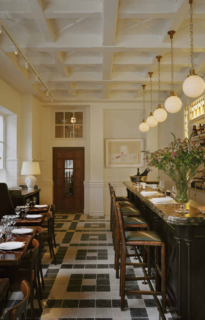 La brasserie L&rsquo;Emil, comme un selon bourgeois revu dans les codes de l&rsquo;époque.