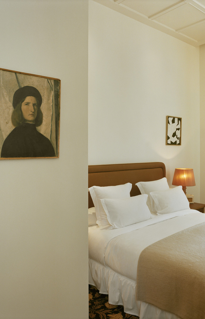 « Château Voltaire est tout sauf un décor ou une reconstitution, c’est un lieu d’aujourd’hui à vivre aujourd’hui par les gens d’aujourd’hui. Comme nous sommes à Paris, les références au passé, au patrimoine, sont présentes, sous forme de citations toujours très élégantes. Mais c’est un passé que nous avons revisité et revivifié dans une approche à la fois classique et contemporaine. » — Thierry Gillier