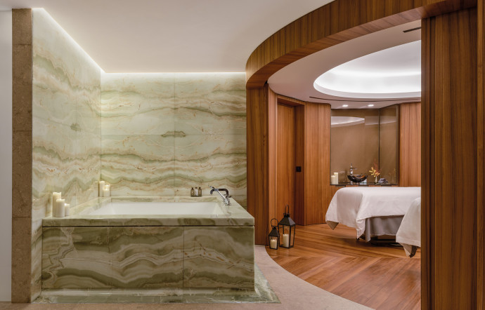 La suite, un refuge privilégié dans le Bvlgari Hotel à Paris.