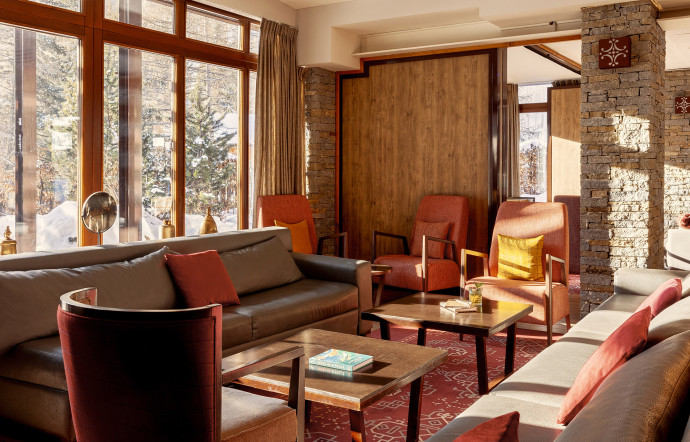 Les espaces communs jouent sur les couleurs chaudes.