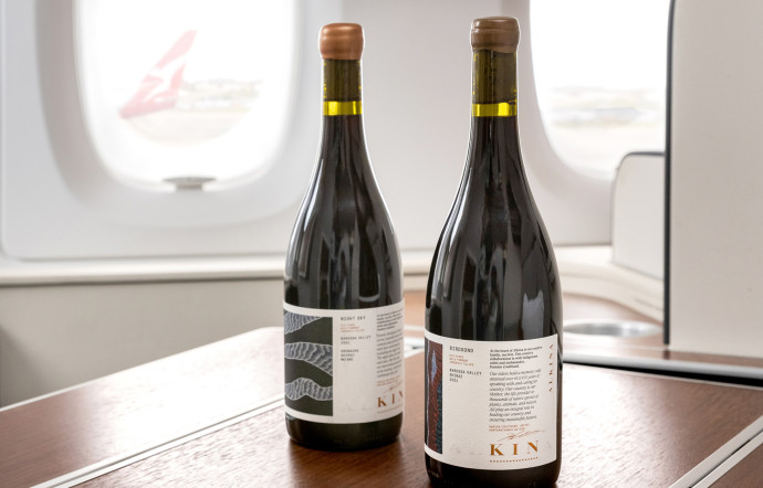 De véritables bouteilles sont débouchées en vol.