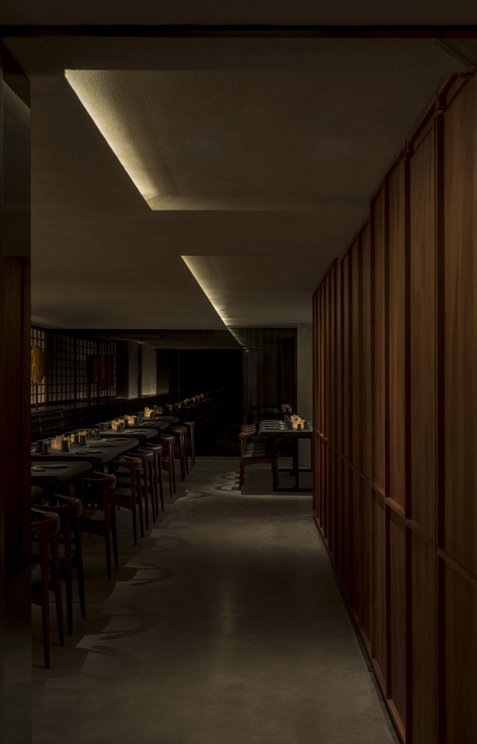 Le déjeuner comme le dîner se déroule dans une ambiance tamisée.