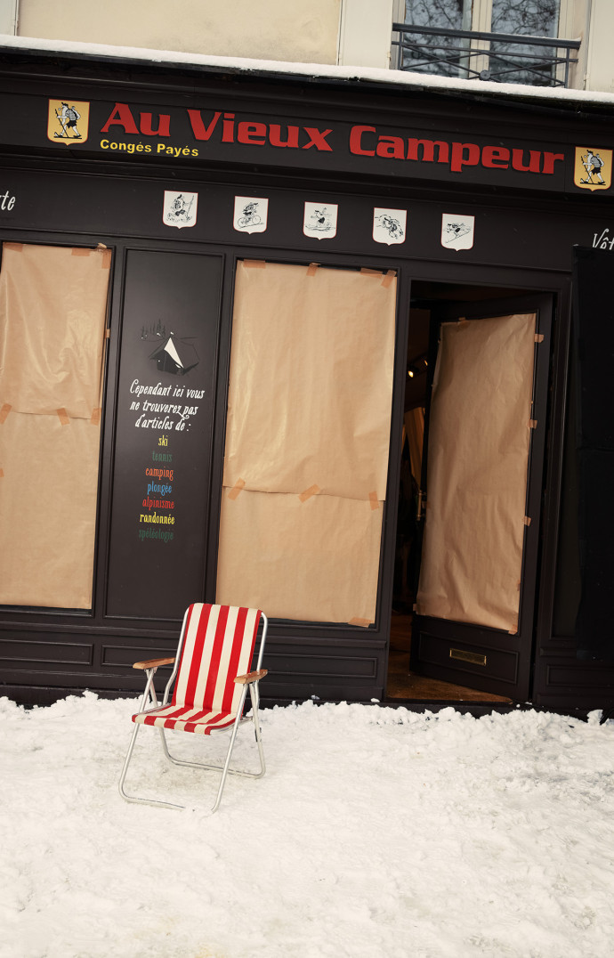 Chaise pliable et neige tenace : le camping à Paris.