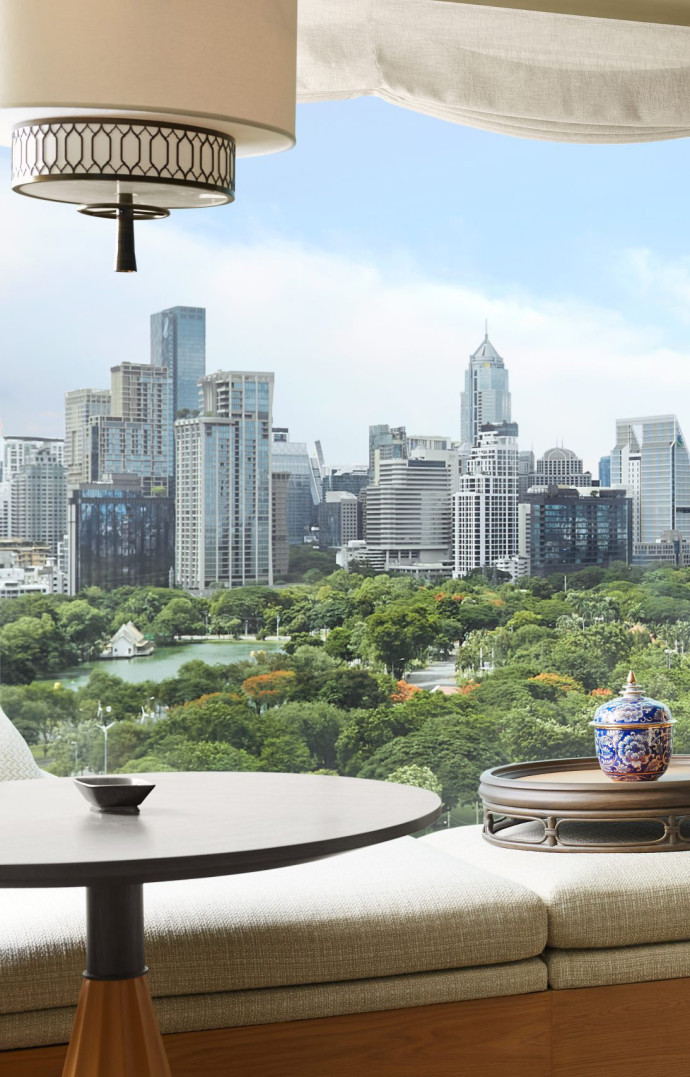 Le Lumpini Park se dévoile sans fard depuis les chambres et suites du Dusit Thani.