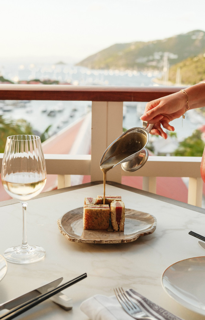 Beefbar offre une vue privilégiée sur la baie de Gustavia.