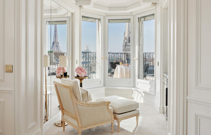 La Tour Eiffel est un invité de choix de ce penthouse exceptionnel.
