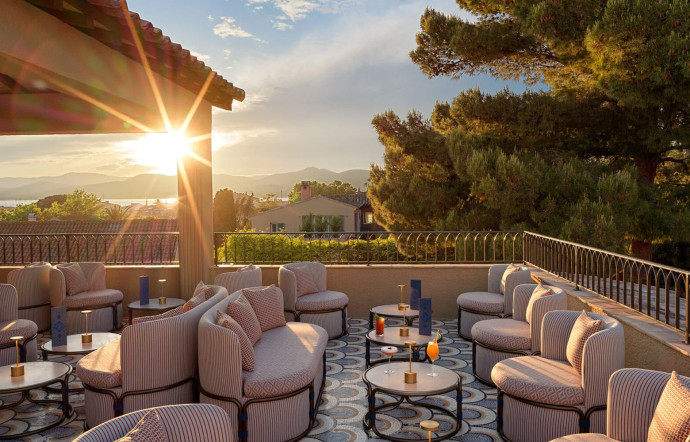 Le Sky Bar ouvre une nouvelle perspective sur le village.