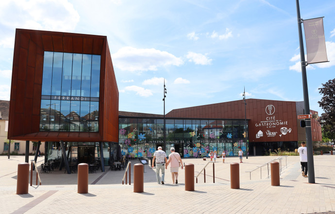 La Cité internationale de la gastronomie et du vin.