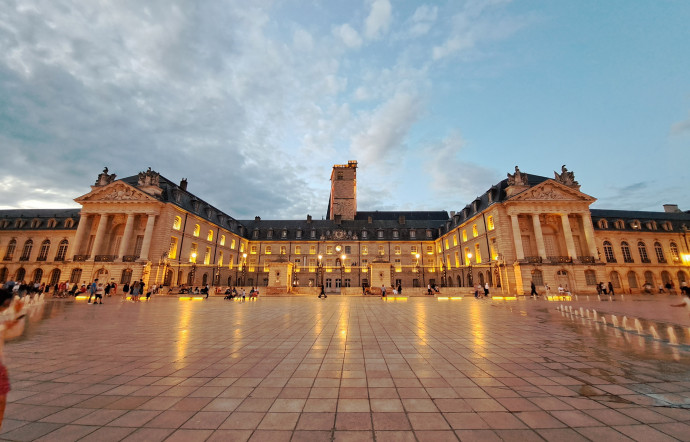 Le palais des Ducs de Bourgogne.