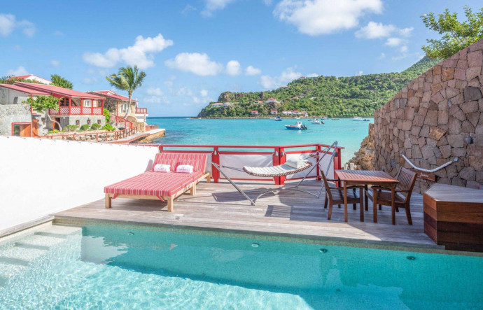 Accroché à son rocher, l&rsquo;hôtel Eden Rock est un OVNI à Saint-Barth.