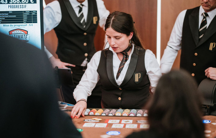 En addition aux croupiers expérimentés recrutés, Partouche a organisé une session de formation exceptionnelle pour les jeunes talents du métier.