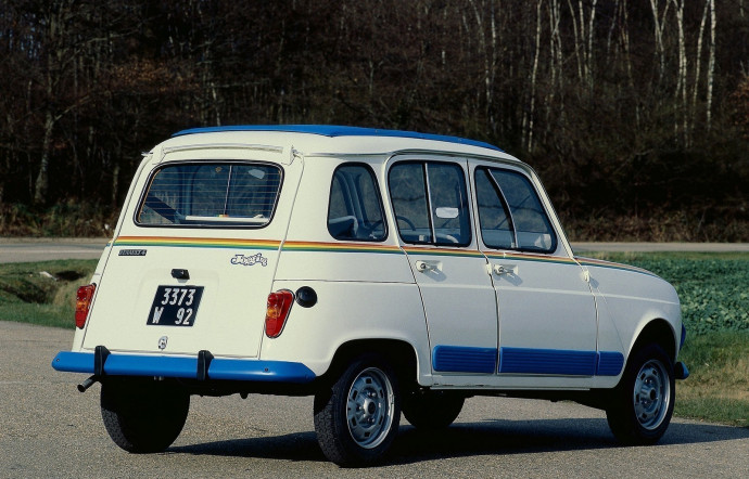 renault R4 e tech voiture