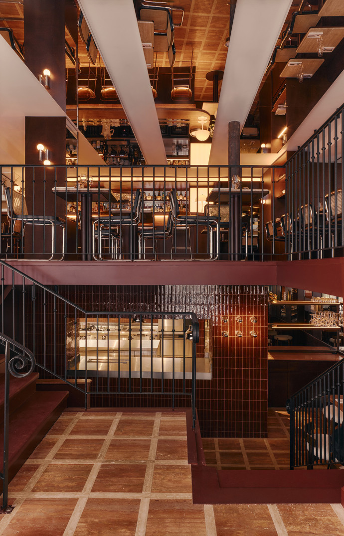 Le restaurant se déplie sur deux étages.