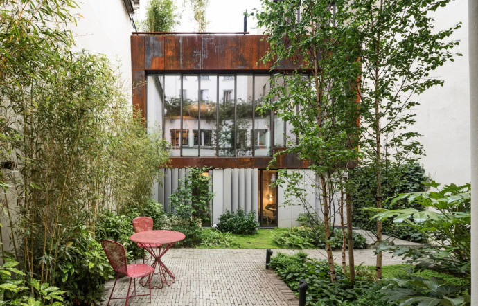 Une maison de ville contemporaine.