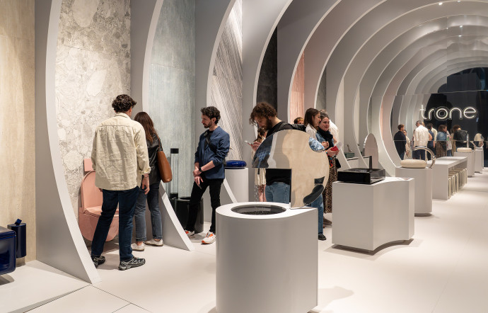 Trone au Salone del Mobile.