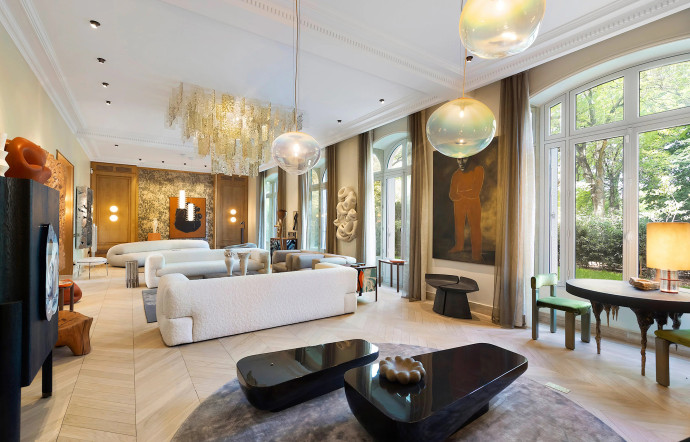 Un hôtel particulier de 20 pièces de style néo-Louis XII dans le 8e.