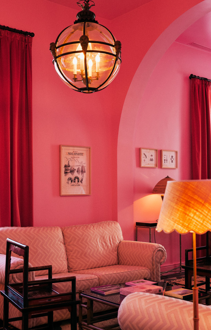 Le lobby de l&rsquo;hôtel incarne la personnalité joyeuse de Il Capri.