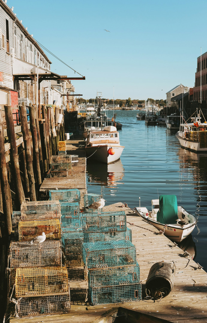 Old Port donne aussi l&rsquo;occasion de se balader au milieu des pêcheurs.