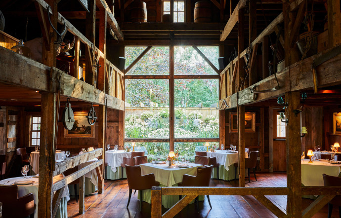 Les établissements de l&rsquo;état du Maine (presque) tous un certain amour de la décoration rustique. Ici, le restaurant du White Barn Inn.