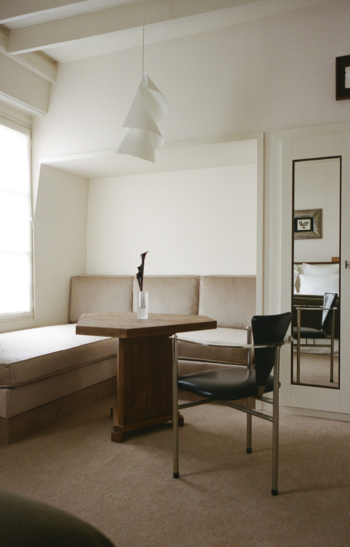 Les plus grandes chambres sont dotées d&rsquo;un coin lounge.