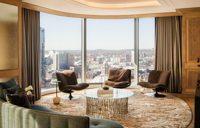 La Presidential Suite, récemment revue, offre un décor scénique sur Boston.