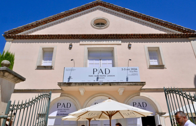La première édition du PAD Saint-Tropez se tenait Place des Lices.