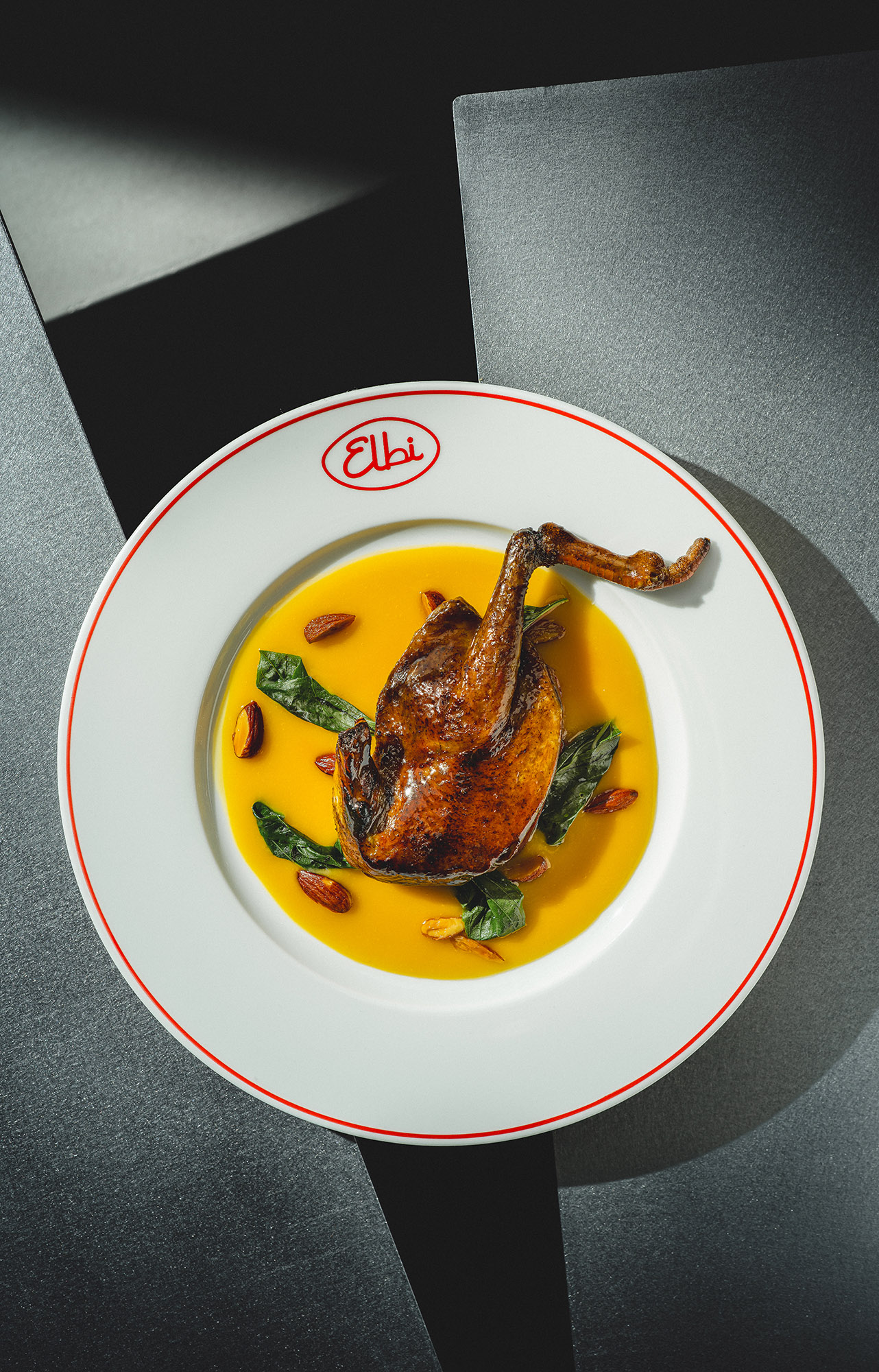 thegoodlife_elbi_omar_dhiab_demi-pigeon-grille-et-laque-condiment-abricot-et-piment-basilic-et-amandes-frites