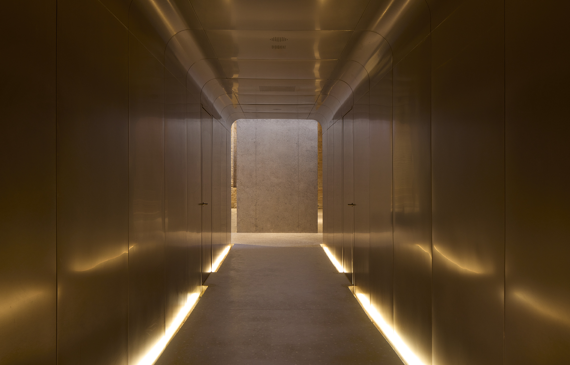 thegoodlife_tashkent_cca_studio_ko_corridor_gold